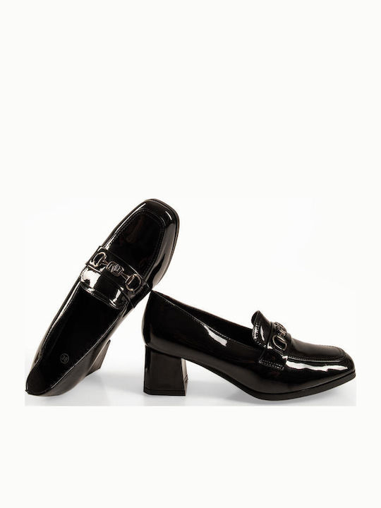 Lackleder Pumps aus Schwarz
