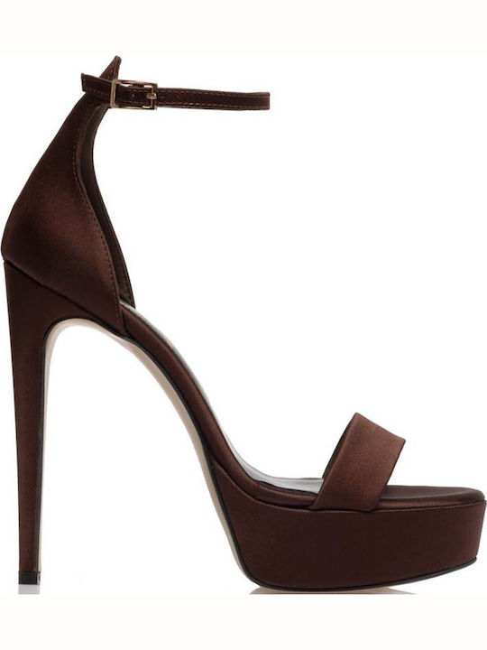Braune Stoff-Sandalen