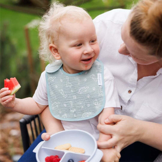 Babyono Wasserdichtes Stofflätzchen mit Klettverschluss Hellblau